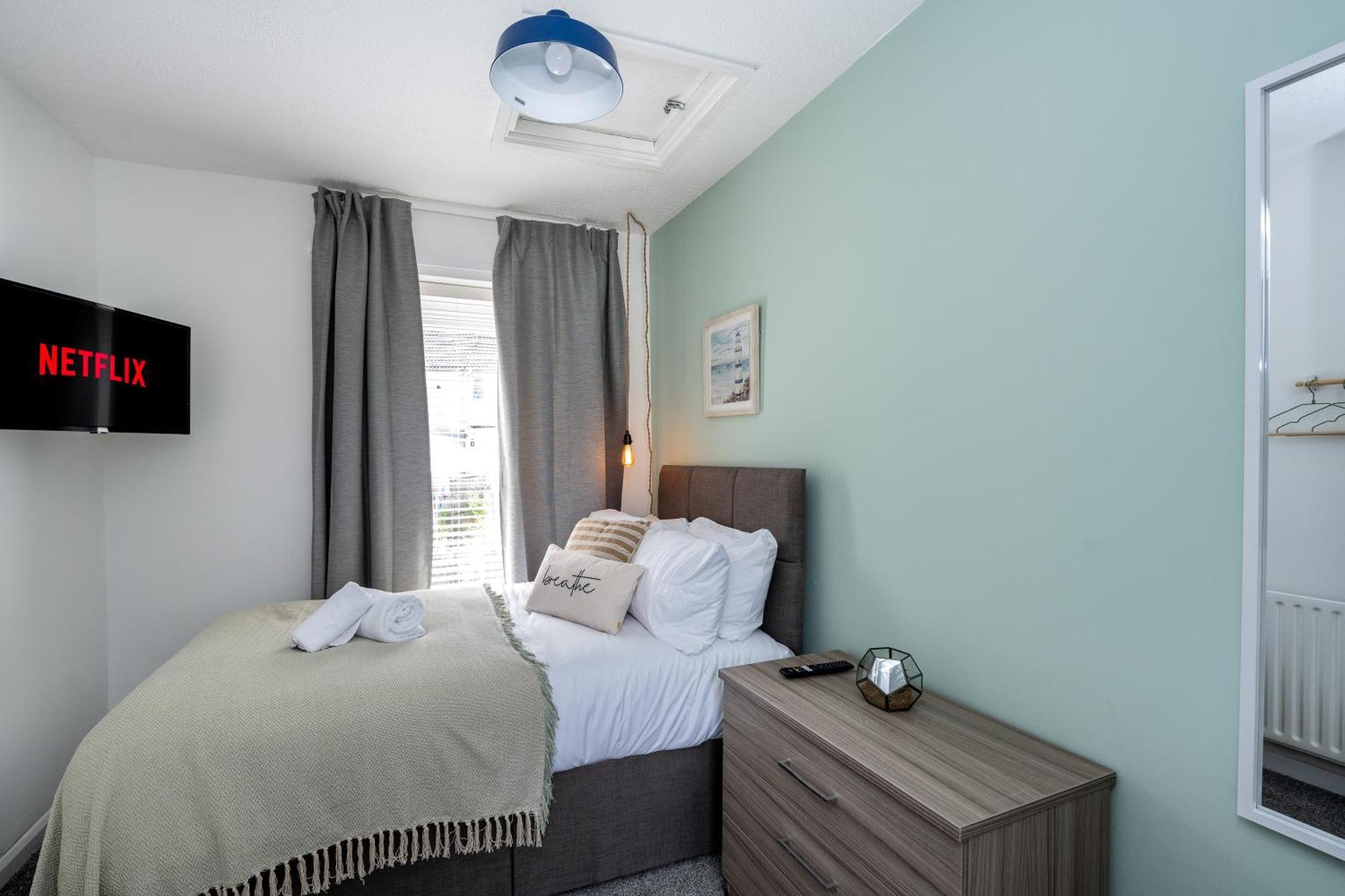 Stay At The Marine House - Tv In Every Bedroom! Morriston Exterior foto